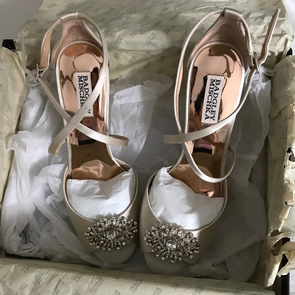 Badgley Mischka Shoes - Badgley Mischka Wedge Sandals Ivory NEW Size 9